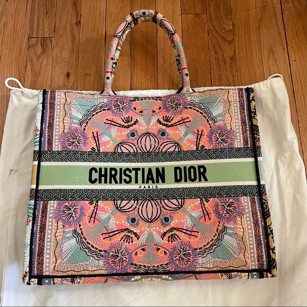 CHRISTIAN DIOR LARGE BOOK TOTE MULTICOLOR CANVAS EMBROIDED IN LIGHTS - Picture 1 of 14